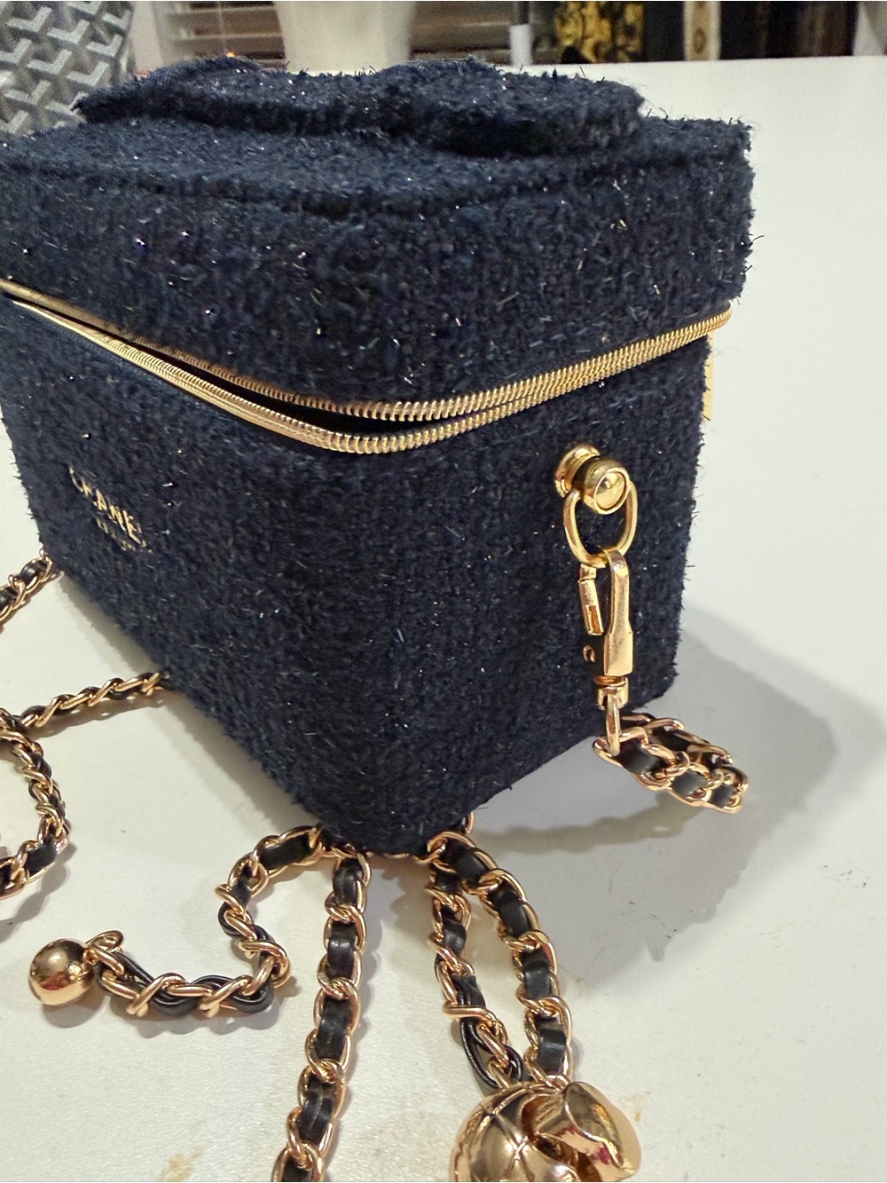 CHANEL Beauté Black Tweed Mini Vanity Crossbody with Gold Hardware - Picture 4 of 10